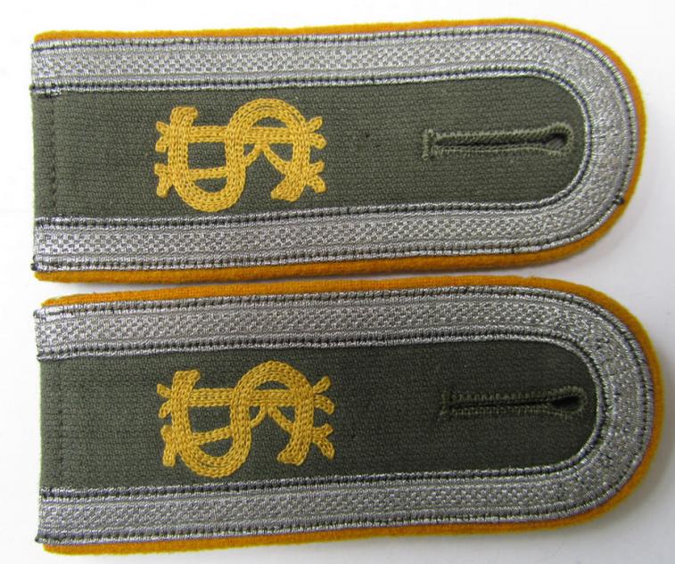 Straps: 'Uffz. u. Mitglied eines Kav.schule'