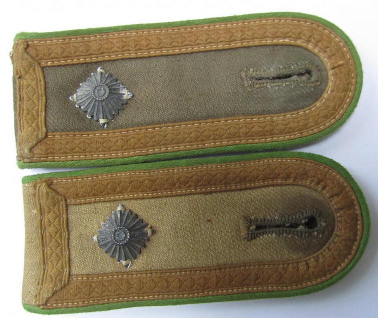 DAK-shoulderstraps: 'Feldwebel der Pz-Gren.'