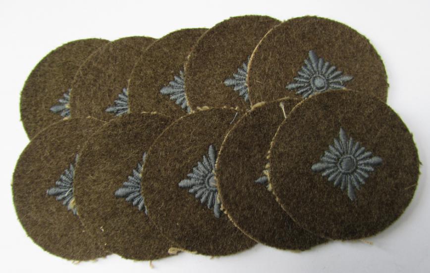 Very nice, WH (Heeres) 'tropical-style', machine-embroidered rank-insignia (ie. roundel), as executed in greyish-blue linnen, as intended for an: 'Oberschütze' - overall very nice (ie. virtually mint-/unissued!) condition! 