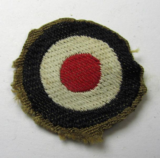 Attractive - and rarely encountered! - replacement-piece: a WH (Heeres) 'tropical-issued' cocarde as used on the tropical side- (and/or 'M41'-type) caps as executed in neat 'BeVo'-weave pattern and that comes in a clearly cap-removed condition