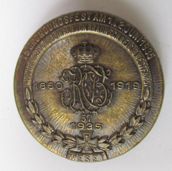 Commemorative - tin-based- and/or bronze-coloured - 'tinnie', being a non-maker marked example depicting an regimental-device surrounded by the text: '75. Grundungsfest am 1. u. 2. Juni 1935 - Inf. Rgt. Herzog Ferd. von Braunschweig (8. Westf./Nr.57)' 