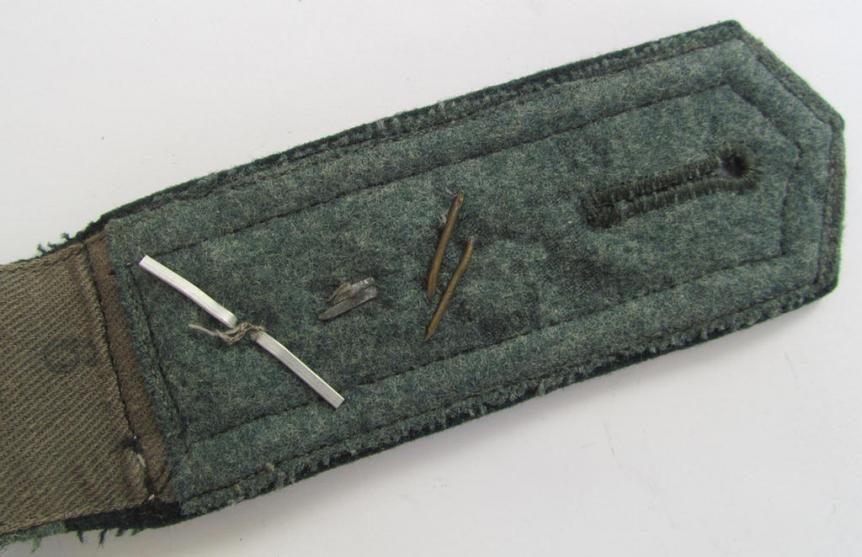 Neat - albeit regrettably single! - early- (ie. pre-war-) period WH (Heeres), 'M36'-pattern (pointed-style-) 'cyphered', NCO-type shoulderstrap, as was intended for a: 'Feldwebel u. Mitglied des Artillerie-Beobachtungabteilungs 3'