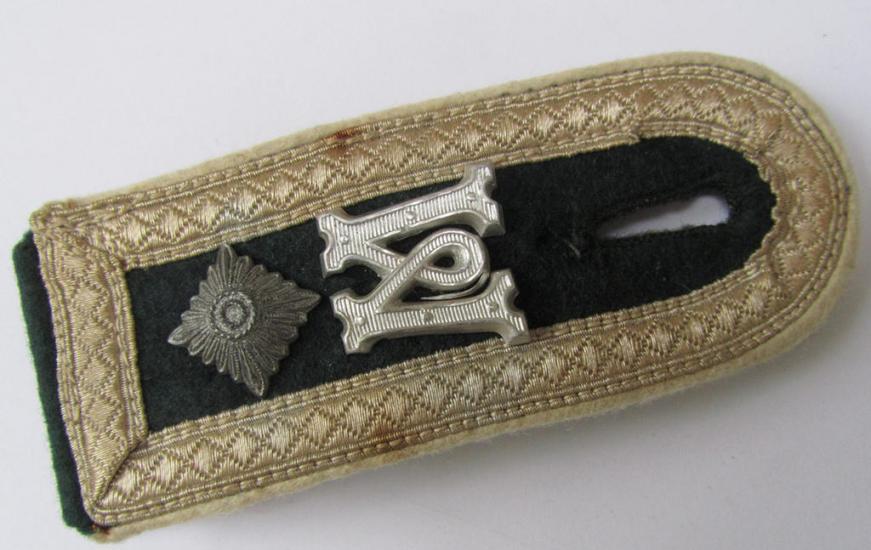 Neat - albeit regrettably single - IMO pre-war-period- (ie. 'M-36-pattern-', rounded styled-), neatly 'cyphered', WH (Heeres) NCO-type shoulderstrap, as was intended for usage by a: 'Feldwebel der Infanterie u. Mitglied eines Wehrkreis-Kommandos' 