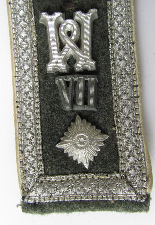 Attractive - albeit regrettably single! - WH (Heeres), early- (ie. mid-war-) period, 'M43'-pattern, 'cyphered'-, NCO-type shoulderstrap, as was intended for a: 'Feldwebel der Infanterie-Truppen im Wehrkreis VII'