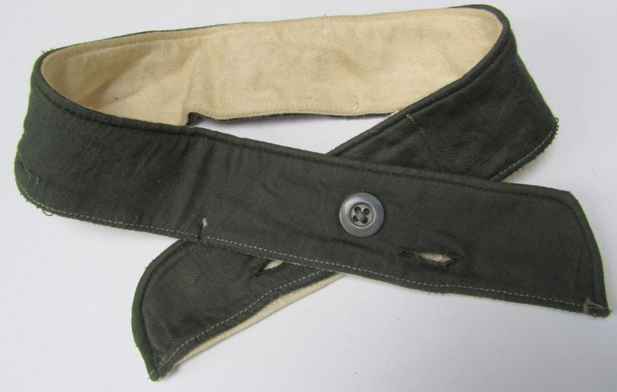 Neat, WH (Heeres, Waffen-SS etc.) greenish-coloured- and 'standard-issue'-pattern so-called: 'Kragenbinde' (or: uniform inner-collar), being a regular-issued and/or non-maker-marked example that comes in an overall nice- albeit worn- condition