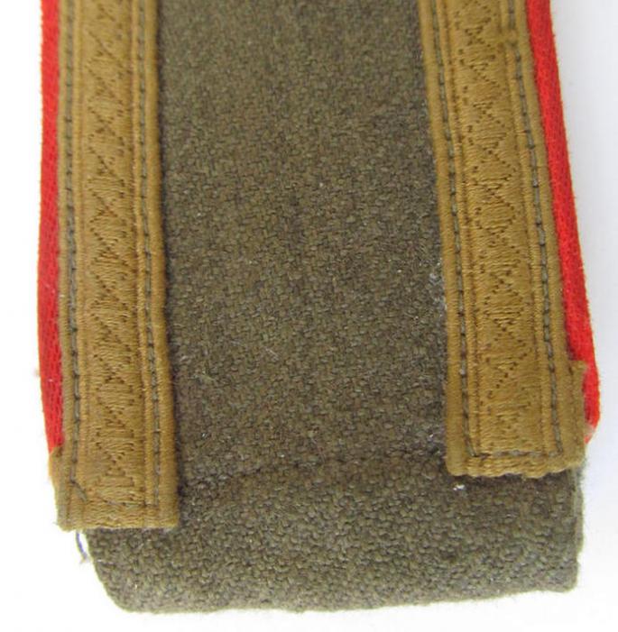 Superb - albeit regrettably single but nevertheless very rarely encountered! - WH (Heeres) 'tropical' ie. truly 'DAK'-related, NCO-type shoulderstrap, as was intended for an: 'Unteroffizier der Artillerie-Truppen'