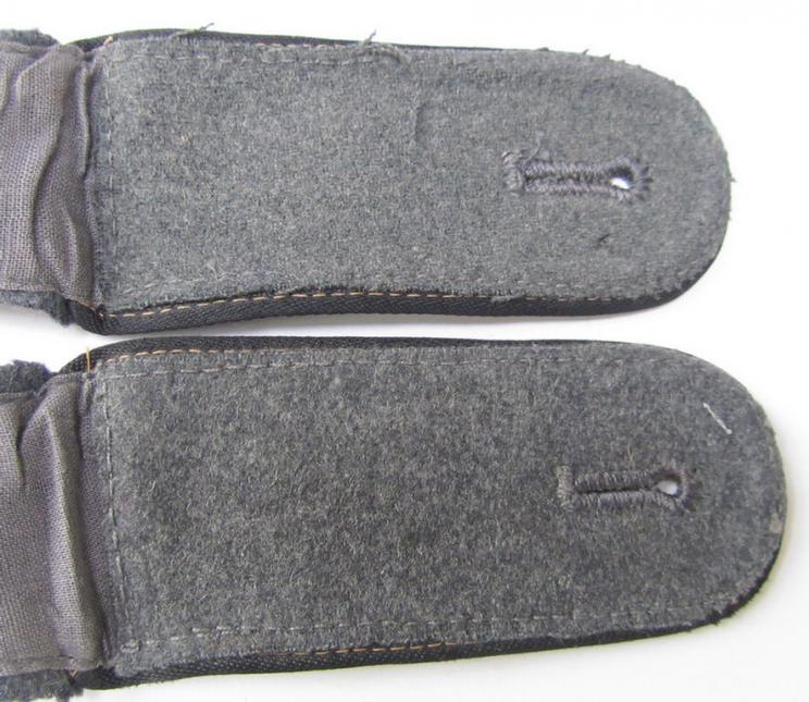 Attractive - and/or fully matching! - pair of later-war-period, WH (Luftwaffe), enlisted-mens'-type shoulderstraps, as was intended for a: 'Soldat eines Bau- o. Pioniere-Abteilungs o. Regiments'
