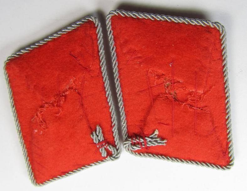 Attractive - and/or fully matching! - pair of WH (LW) officers'-type collar-patches as executed in bright-red-coloured wool, as was intended for usage by a: 'Leutnant der Flak-Artillerie-Truppen'