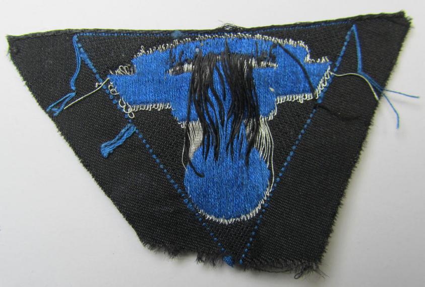 Attractive, so-called: N.S.K.K. (ie. 'National Socialistisches Kraftfahr Korps') side-cap-eagle (ie. 'Adler für Schiffchen'), being a 'flat-wire-woven'-example that comes on a cornflower-blue-coloured background