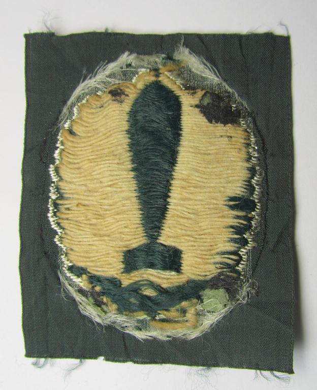 Superb - and extremely rarely encountered! - 'BeVo'-woven version of a WH (Heeres) so-called: trade- and/or special-career insignia, as was intended for a: 'Nebelwerfer Richtkannonier' (or: qualified smoke-troops canon-operator)