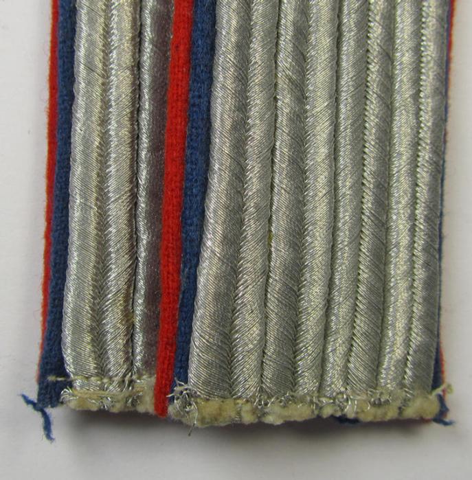 Attractive - and/or fully matching! - pair of WH (Luftwaffe) officers'-type shoulderboards (ie. 'Schulterstücke für Offiziere') as was intended for a: 'Leutnant der Reserve der Flak-Artillerie-Truppen'