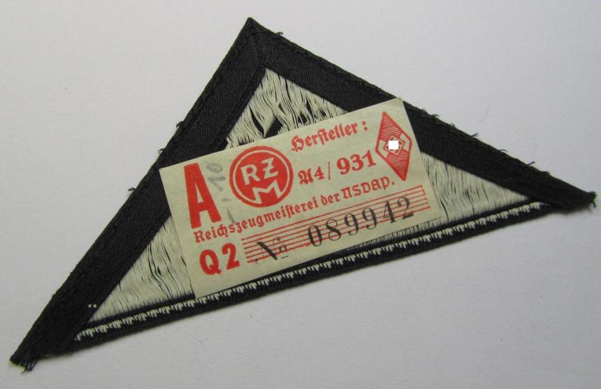 Attractive, 'HJ' ('Hitlerjugend') ie. 'BDM' (or: 'Bund Deutscher Mädel') district-triangle (ie. 'Gebietsdreieck') entitled: 'Südost Wien', that comes with its originally attached, paper-based 'RzM'-etiket