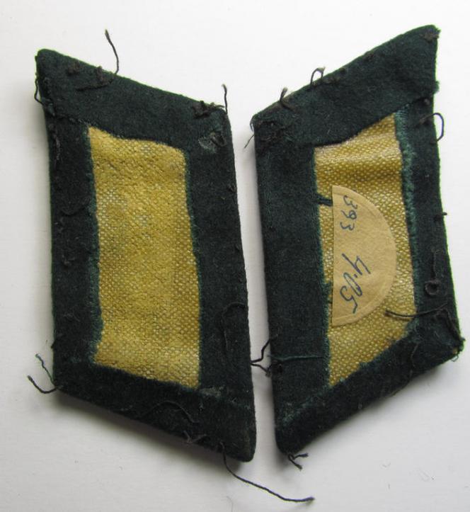 Fully matching pair of WH (Heeres) officers'-type collar-tabs, as was piped in the bright-red-coloured branchcolour as was intended for usage by an: 'Offizier der (Sturm)Artillerie-Truppen'