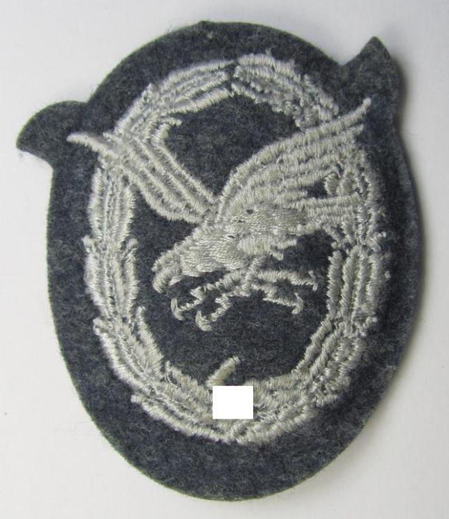 Superb example of a WH (Luftwaffe) so-called: 'Fliegerschützen-Abzeichen mit Blitzbündel in Stoff' (or: cloth air-gunners-badge with lightning bolts) being a machine-stitched- and/or nicely 'padded' specimen that still shows its inventory-etiket