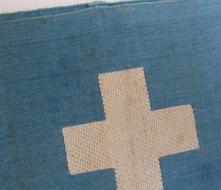 Light-blue-coloured so-called: RLB (or: 'Reichsluftschutzbund') 'Feldscher'- (ie. 'Sanitäter') armband depicting the typical white-coloured cross and showing an interwoven size-(unit-?) designation (that reads: '7')