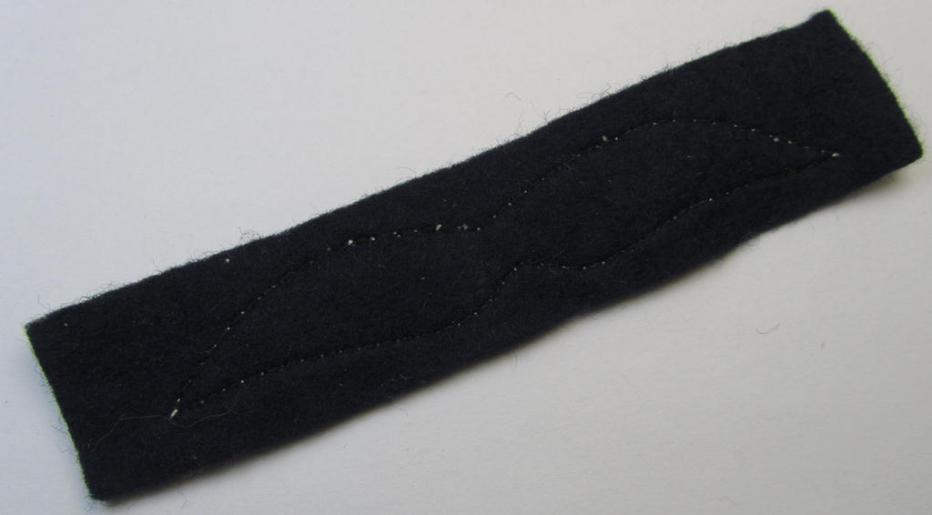 Single, WH (Luftwaffe) beige-coloured- and/or woolen-based, NCO-type rank-patch (aka 'moustache'), as was intended for usage by a non-commissioned officer with the rank of: 'Unteroffizier'