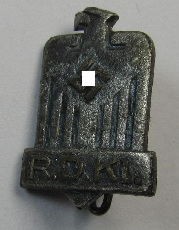 Membership-lapel-pin as was intended to signify membership within the: 'Reichsverband Deutscher Kleintierzüchter' (ie. 'R.D.Kl.') being a non-maker-marked example that shows a: 'Ges.Gesch.'-patent-pending-designation