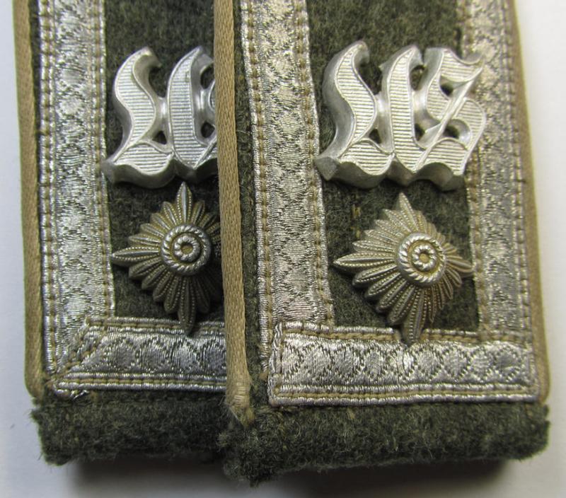 Superb - and/or fully matching! - pair of WH (Heeres), mid-war-period so-called: 'M43'-styled, NCO-type 'cyphered' shoulderstraps as was intended for usage by a: 'Feldwebel der Infanterie-Truppen u. Mitglied einer Unteroffiziersschule'