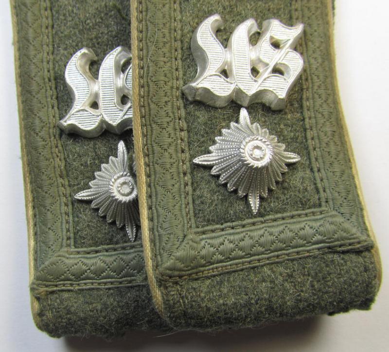Superb - and/or fully matching! - pair of WH (Heeres), mid-war-period so-called: 'M43'-styled, NCO-type 'cyphered' shoulderstraps as was intended for usage by a: 'Feldwebel der Infanterie-Truppen u. Mitglied einer Unteroffiziersschule'