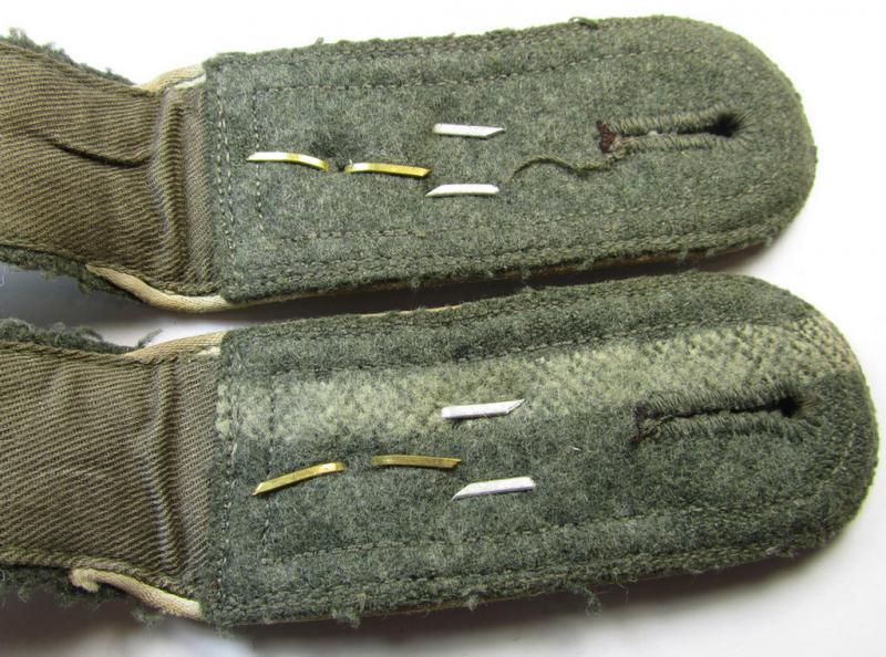 Superb - and/or fully matching! - pair of WH (Heeres), mid-war-period so-called: 'M43'-styled, NCO-type 'cyphered' shoulderstraps as was intended for usage by a: 'Feldwebel der Infanterie-Truppen u. Mitglied einer Unteroffiziersschule'