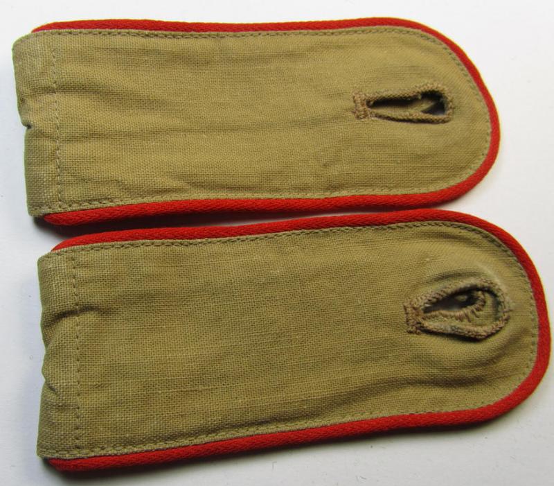 Superb - and/or fully matching! - pair of WH (Luftwaffe) 'tropical-styled', enlisted-mens'-type shoulderstraps (as was specifically intended for usage on the tropical-shirts ie. tunics) as was intended for a: 'Soldat der Flak-Artillerie-Truppen'