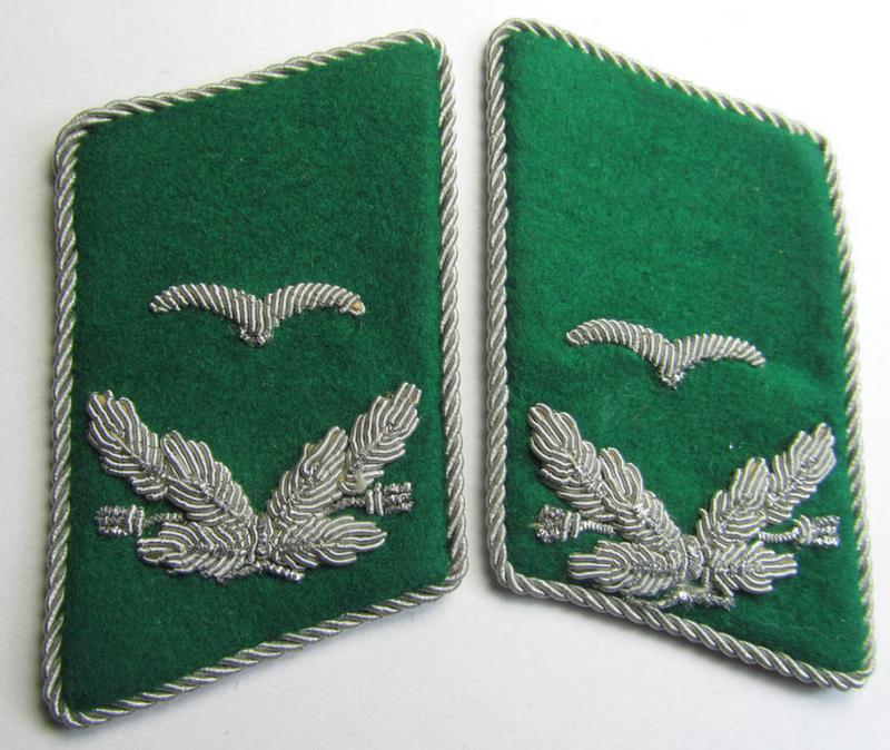 Superb - fully matching and with certainty rarely found! - pair of bright-green-coloured- (and/or: silver-piped) WH (Luftwaffe) officers'-type collar-patches (ie. 'Kragenspiegel für Offiziere') as was intended for a: 'Leutnant der LW-Felddivisionen'