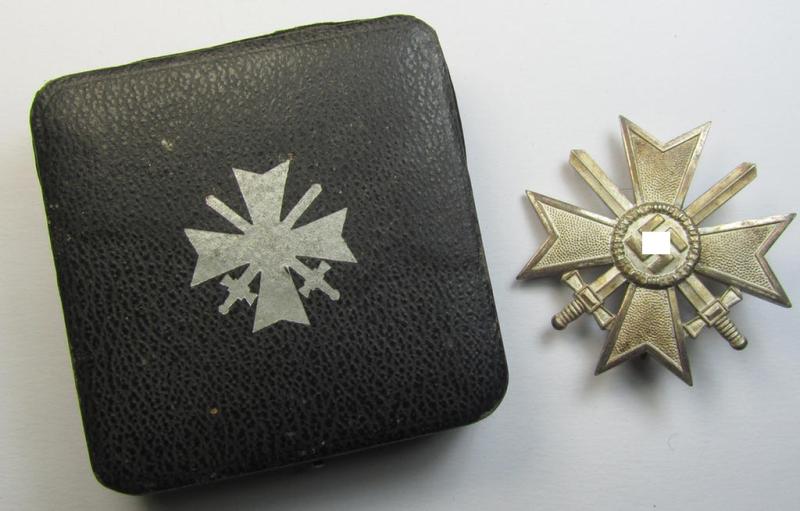 Attractive medal-set: 'Kriegsverdienstkreuz 1. Klasse mit Schwerter' being a non-maker-marked (and 'Buntmetall'-based!) specimen that comes stored in its original, luxuriously-styled KvK-etui by the maker: (ie. 'Hersteller') 'Kerbach & Oesterhelt'