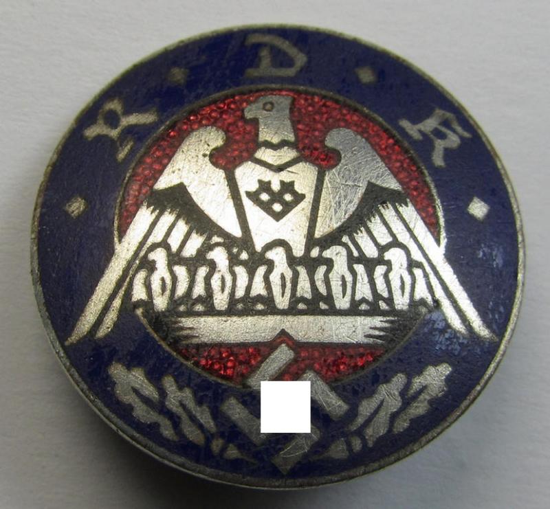 Enamelled, membership-pin (ie. 'Mitgliedsabzeichen') as was intended for a member within the: 'Reichsbund der Kinderreichen Deutschlands zum Schutze der Familie' (o. 'RDK') being a blue-coloured example as was intended for a: 'Kreiswart u.A.'