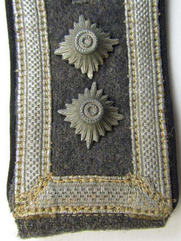 Neat - albeit regrettably single! - WH (Luftwaffe), NCO-type shoulderstrap as was specifically intended for usage by a: 'Oberfeldwebel eines Bau- o. Pioniere-Abteilungs o. Regiments'