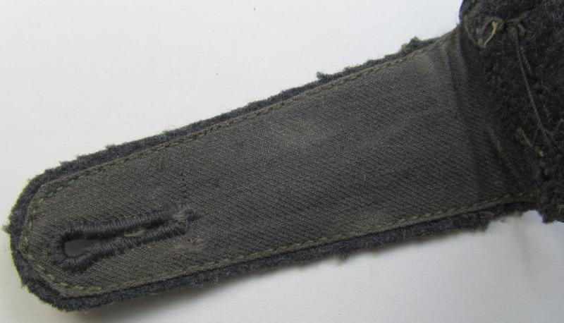Neat - albeit regrettably single! - WH (Luftwaffe), NCO-type shoulderstrap as was specifically intended for usage by a: 'Oberfeldwebel eines Bau- o. Pioniere-Abteilungs o. Regiments'