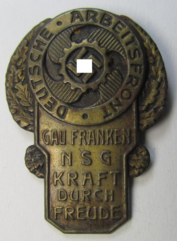 Unusually seen, commemorative TR-period day-badge (ie. 'tinnie') as issued to commemorate a DAF- (ie. KDF-) related gathering depicting the text: 'Gau Franken - NSG - Kraft durch Freude'
