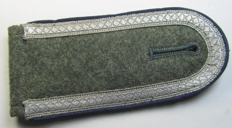 Neat - albeit regrettably single! - WH (Heeres) - I deem - mid-war-period- (ie. 'M41/M43'-pattern) NCO-type shoulderstrap as was intended for usage by an: 'Unteroffizier einer Sanitäts-Abteilungs'