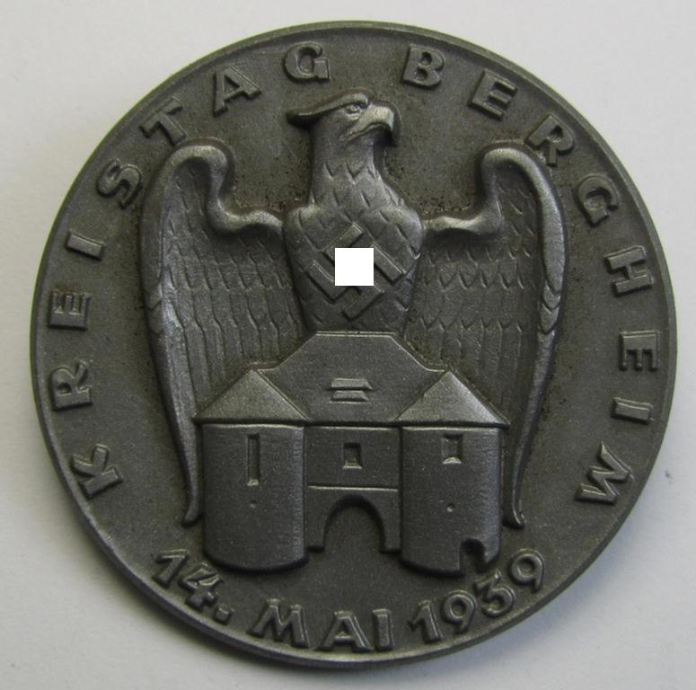 Neat, commemorative- and/or resin-based, greyish-silver-coloured - N.S.D.A.P.-related 'tinnie', being a maker- (ie. 'Steinhauer & Lück'- ie. 'RzM M9/50'-) marked example showing the text: 'Kreistag Bergheim - 14. Mai 1939'