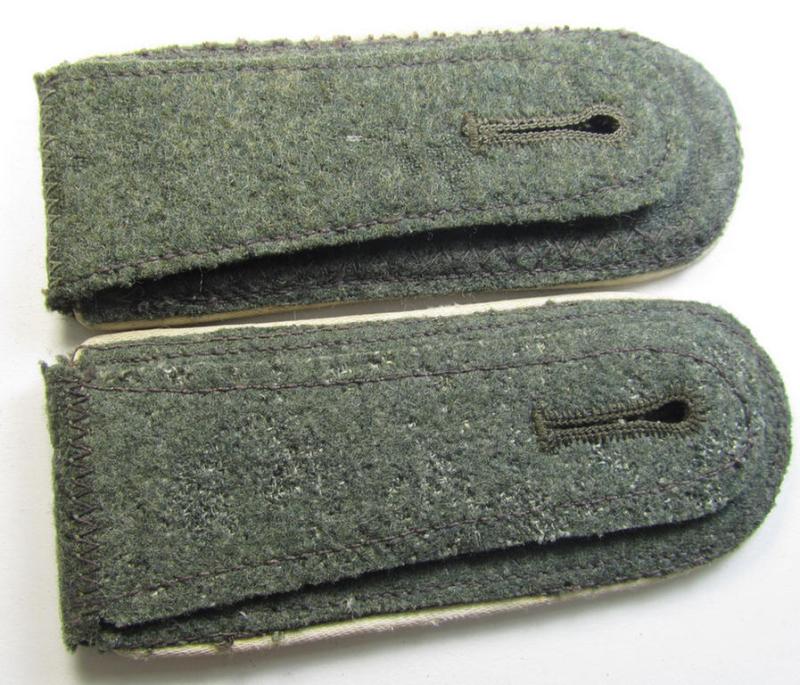 Attractive - and fully matching! - pair of WH (Heeres) NCO-type (ie. 'M40-/M43'-pattern) shoulderstraps as piped in the white- (ie. 'weisser'-) coloured branchcolour as was intended for usage by an: 'Unteroffizer eines Infanterie-Regiments'