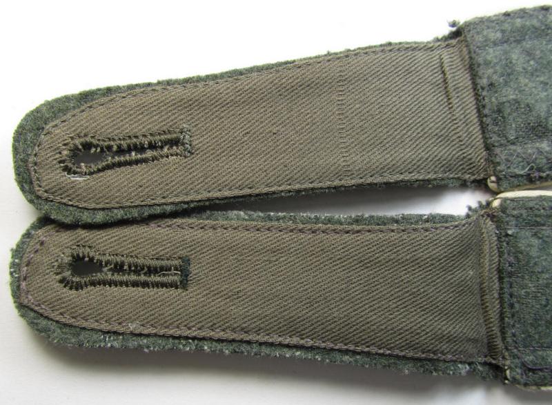 Attractive - and fully matching! - pair of WH (Heeres) NCO-type (ie. 'M40-/M43'-pattern) shoulderstraps as piped in the white- (ie. 'weisser'-) coloured branchcolour as was intended for usage by an: 'Unteroffizer eines Infanterie-Regiments'