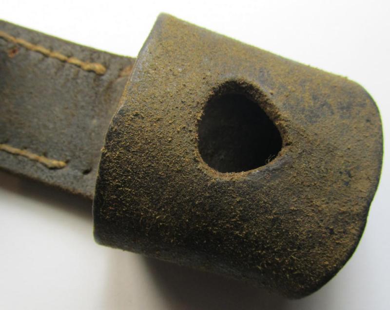 Attractive, genuine-leather-based- and/or blackish-brown-coloured, 'later-war-pattern' and 'simplified' WH (Heeres, Luftwaffe etc.) so-called: K98 bayonet-frog (ie. 'Tragetasche o. Koppelschuh')