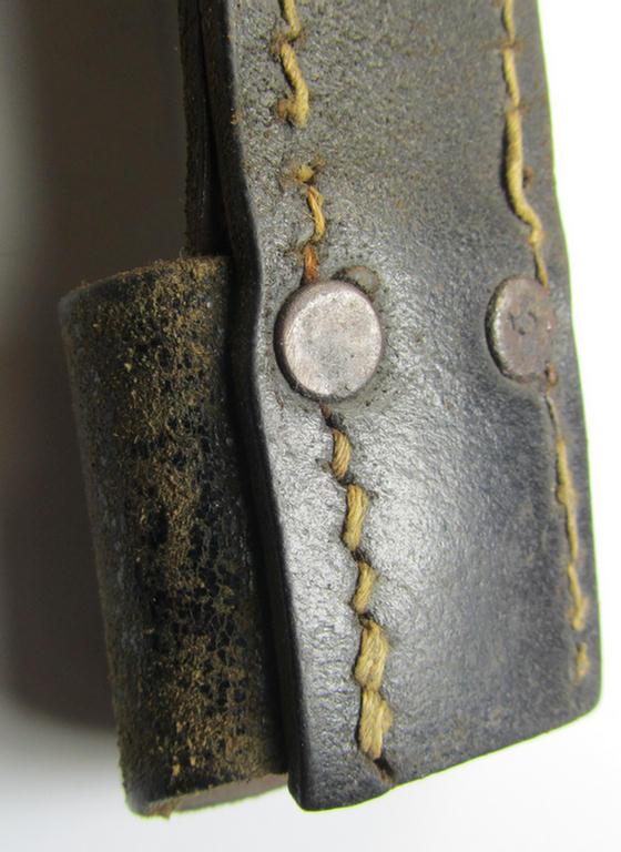 Attractive, genuine-leather-based- and/or blackish-brown-coloured, 'later-war-pattern' and 'simplified' WH (Heeres, Luftwaffe etc.) so-called: K98 bayonet-frog (ie. 'Tragetasche o. Koppelschuh')