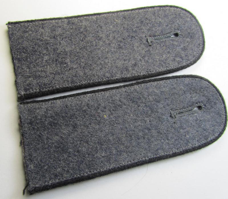 Attractive - and/or fully matching! - pair of WH (Luftwaffe) enlisted-mens'-type shoulderstraps- as piped in the black-coloured branchcolour as was intended for usage by a soldier who served within a: 'LW-Pioniere o. Bau-Abt. o. Rgt.'
