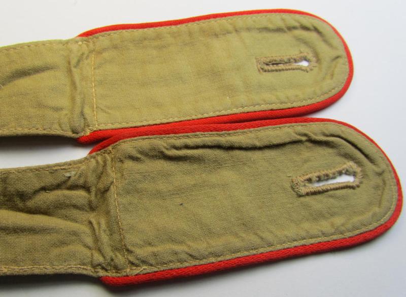 Superb - and/or fully matching! - pair of WH (Luftwaffe) 'tropical-styled', enlisted-mens'-type shoulderstraps (as was specifically intended for usage on the tropical-shirts ie. tunics) as was intended for a: 'Soldat der Flak-Artillerie-Truppen'