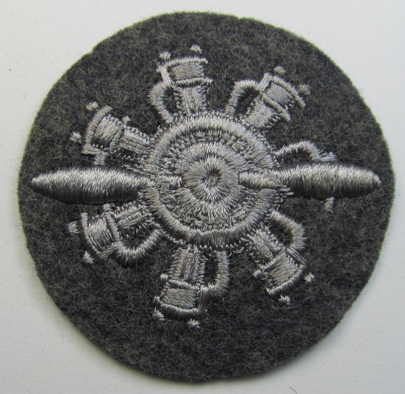 Machine-embroidered, WH (Luftwaffe) trade- ie. special-career-patch (ie. 'Laufbahn- o. Tätigkeitsabzeichen') as was specifically intended for a: 'Geräteverwalter (Flzg.)' and that comes in a 'virtually mint' and/or never tunic-attached, condition