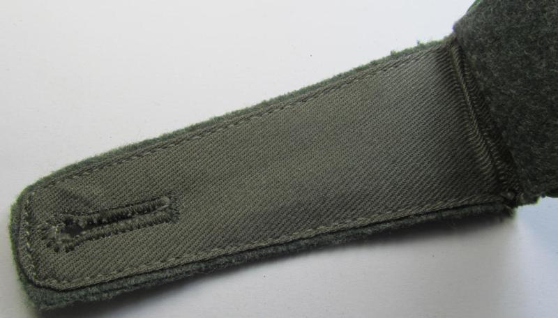 Single - but nevertheless scarcely found! - WH (Heeres) (I deem) mid-war period- (ie. 'M43'-pattern-) EM-type shoulderstrap as was intended for usage by a: 'Soldat der Panzer-Grenadier-Truppen'
