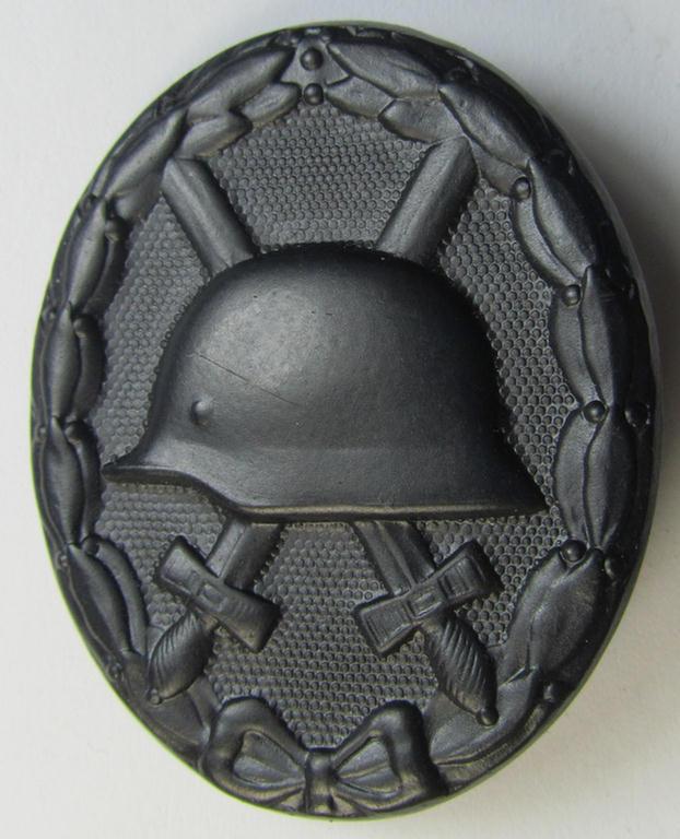 Neat - albeit non-maker-marked - example of a: '1957'-pattern, black-class wound-badge (or: 'Verwundeten-Abzeichen in Schwarz') that comes in an overall very nice- (ie. hardly or even never used-), condition