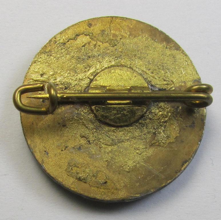 Attractive - and unusally seen! - multi-coloured enamelled (and 'Buntmetall'-based), smaller-sized, so-called: 'Gaumeisterabzeichen in Gold für Pistole 1942 des Standschützenverbandes Tirol-Vorarlberg'