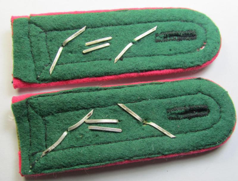 Attractive - and fully matching! - pair of WH (Heeres), early-war-period- (ie. 'M36'- ie. 'M40'-pattern, 'tailor-made') NCO-type shoulderstraps as was intended for an: 'Oberfeldwebel der Veterinär-Truppen o. Stab der 8. Division'