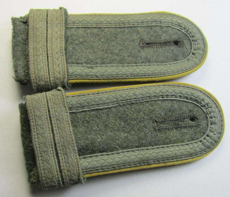 Attractive - fully matching and scarcely seen! - pair of WH (Heeres) NCO-type (ie. 'M40-/M43'-pattern) shoulderstraps as was intended for usage by an: 'Uffz. u. Offiziers-Anwärter eines Heeres Nachrichten-Abteilungs'