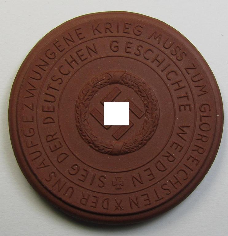 Attractive - and not that often encountered! - brownish-red-toned- and/or: 'Meissen'-porcelain-based: 'Erinnerungs- o. nichttragbare Medaille' showing some Stuka’s and bearing the text: 'Es gibt heute keinen Inseln mehr'