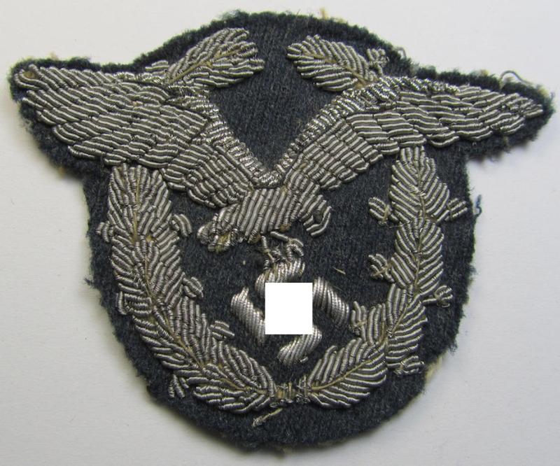 Superb - and truly very detailed! - hand-embroidered example of a WH (Luftwaffe) so-called: 'Flugzeugführer-Abzeichen' (or: LW-pilots'-badge) that comes in an overall wonderful and untouched, condition