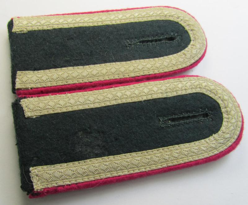 Attractive - and fully matching! - pair of WH (Heeres), early-war-period- (ie. 'M36'- ie. 'M40'-pattern, 'tailor-made') NCO-type shoulderstraps as was intended for an: 'Unteroffizier der Veterinär-Truppen o. General-Stab'