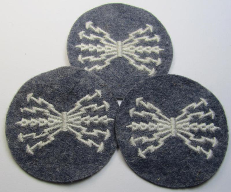 WH (Luftwaffe) machine-embroidered, trade- ie. special-career ie. proficiency patch (ie. 'Laufbahn- o. Tätigkeitsabzeichen') as was specificallly intended for usage by: 'Luftnachrichtenpersonal mit Funkprüfung B'