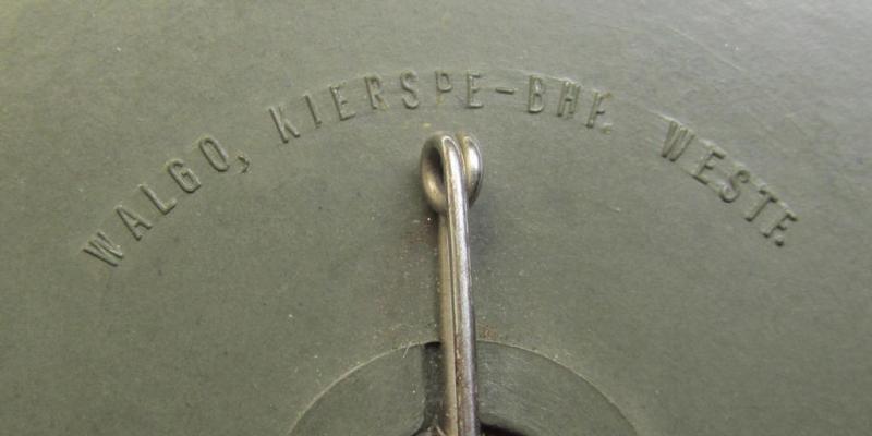 Rarely found, larger-sized- and/or darker-green-toned so-called: 'Dienstplakette als Ausweismarke für die Angehörigen des Betriebsdienstes des XI. Olympischen Spiele 1936' held in Berlin that is bearing a unique serial-numeral that reads: '0625'